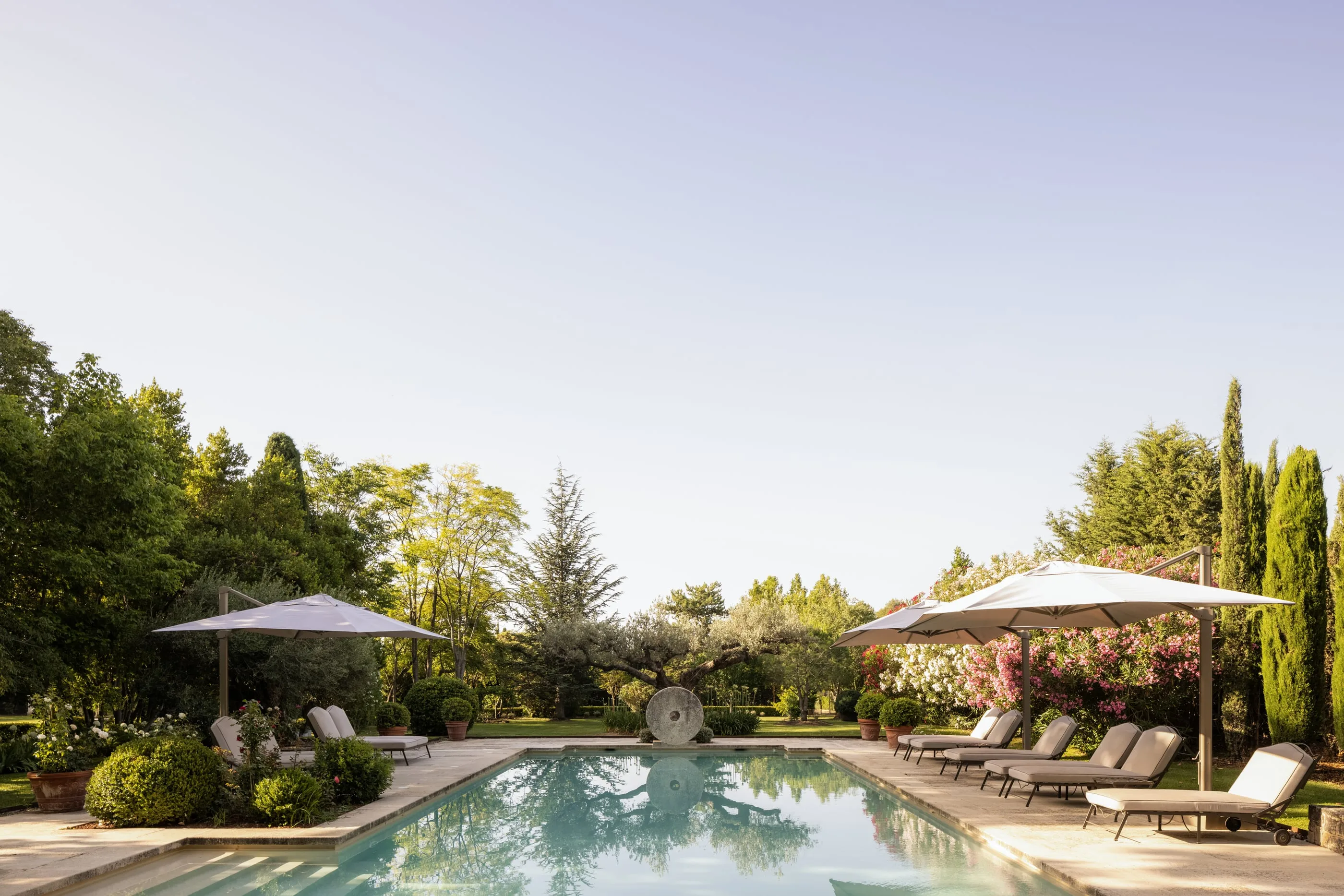 Le Mas de Chabran, the grounds